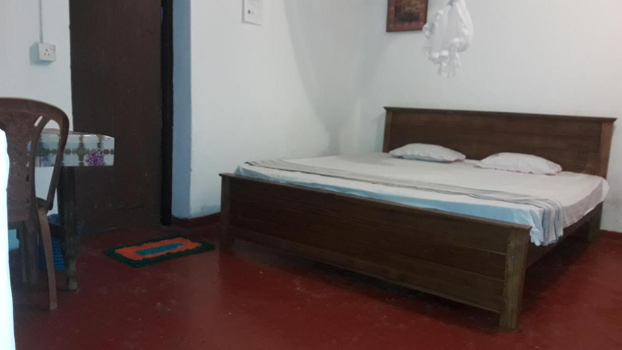 Colonial Surfing Villa Hostel & Home Stay Midigama East Exterior foto