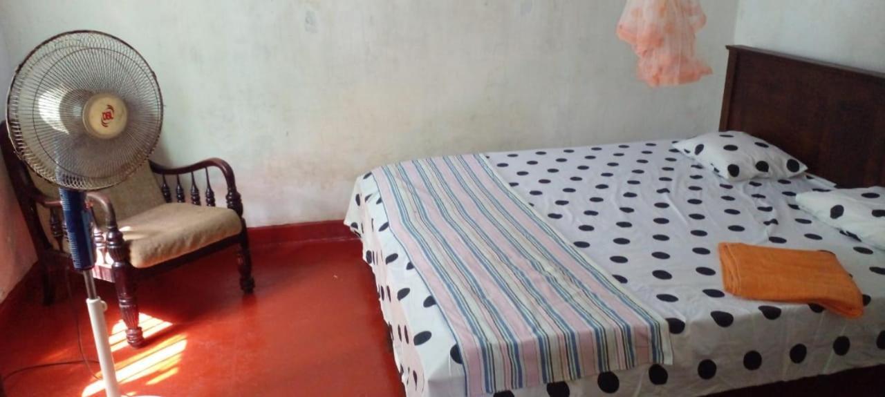 Colonial Surfing Villa Hostel & Home Stay Midigama East Exterior foto