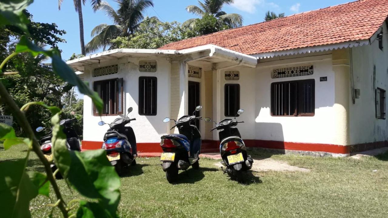 Colonial Surfing Villa Hostel & Home Stay Midigama East Zimmer foto