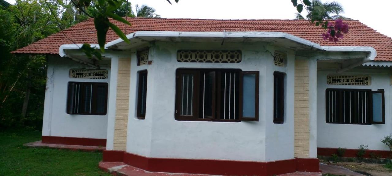 Colonial Surfing Villa Hostel & Home Stay Midigama East Zimmer foto