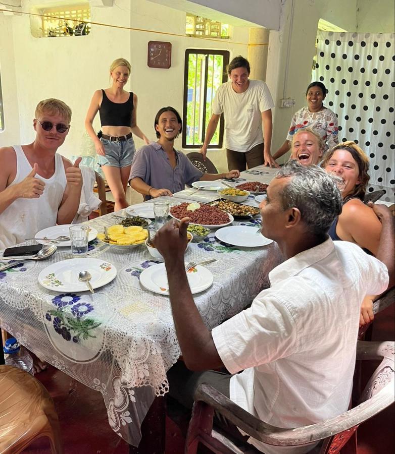 Colonial Surfing Villa Hostel & Home Stay Midigama East Exterior foto